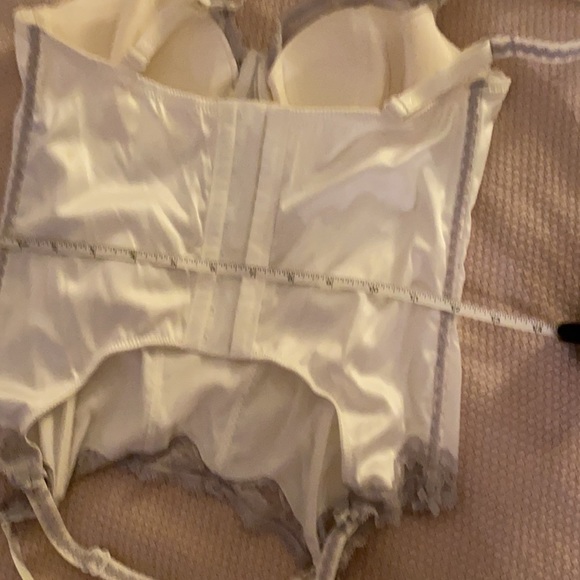 Corset - Picture 7 of 8